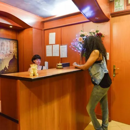 Ogbay Backpackers Haven Hostel *