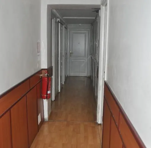 Ogbay Backpackers Haven * Rome